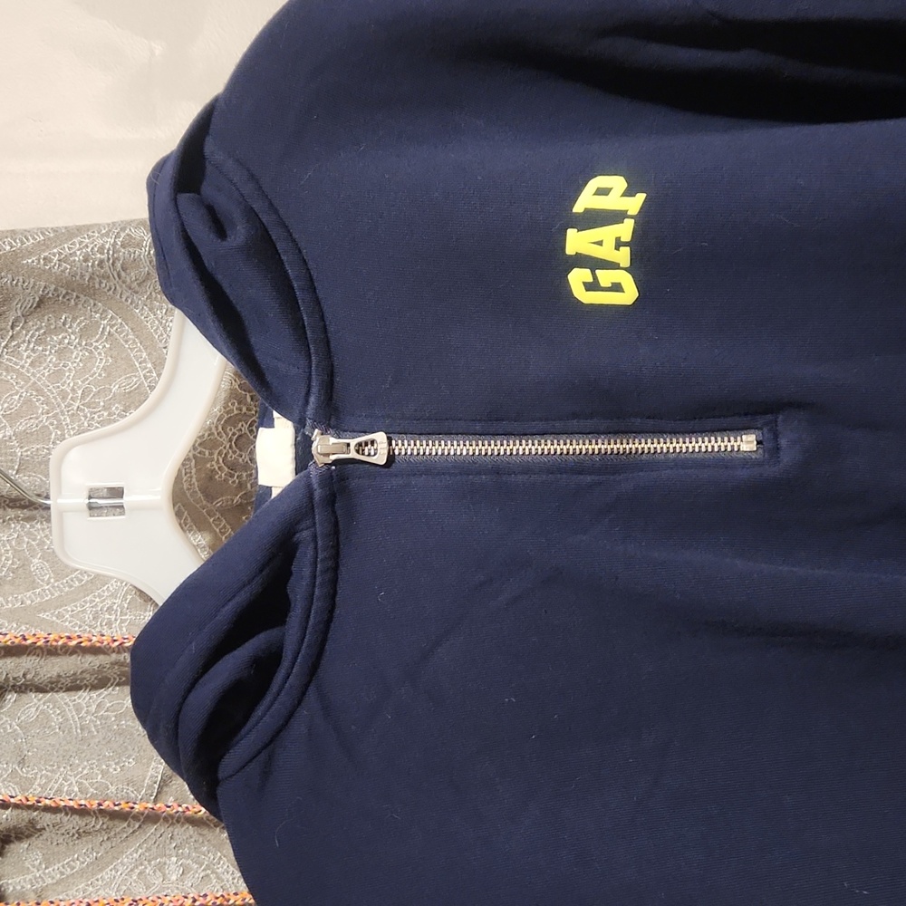 GAP Sweater - Picture 2 of 6